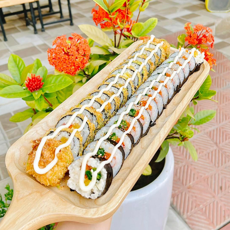 Kimbap là món ăn nổi tiếng tại quán ăn Hàn Quốc Kimbap Kolynk 